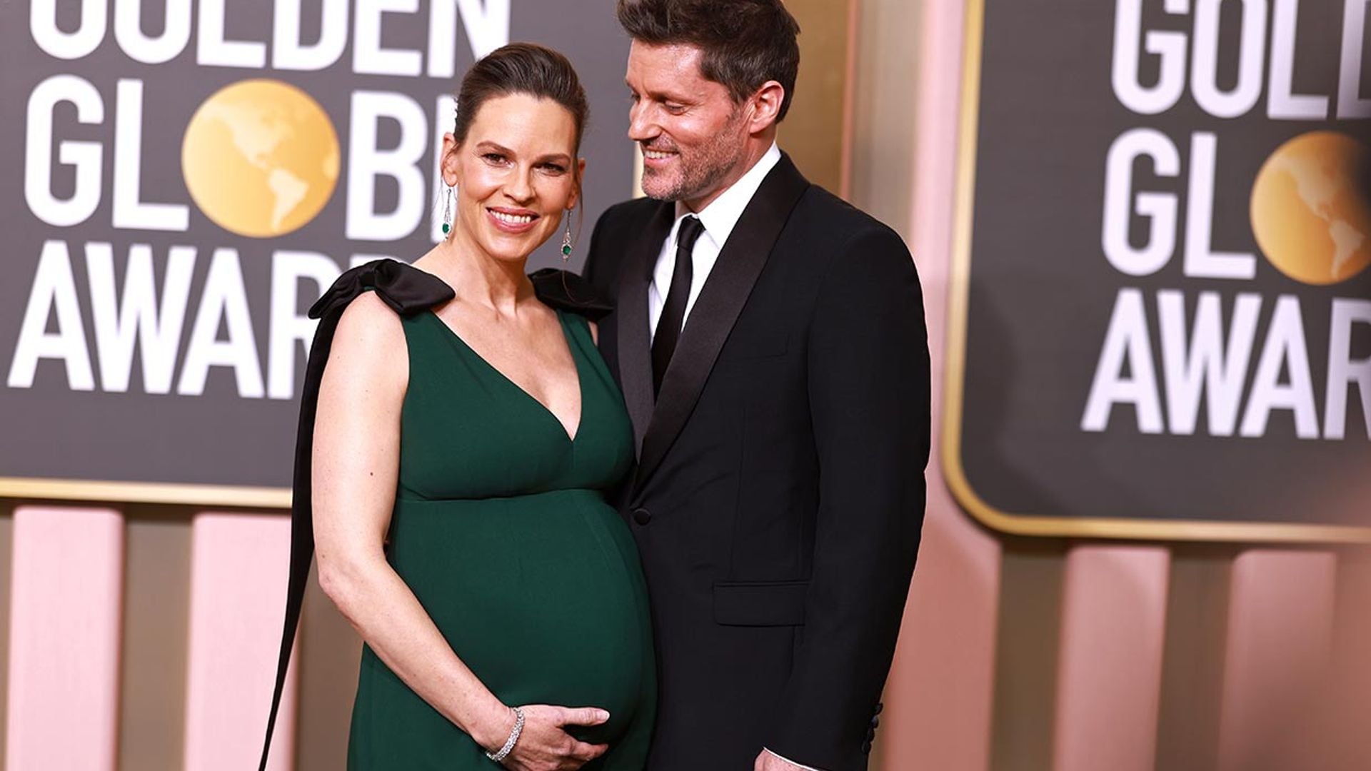 ¡Baby boom en los Globos de Oro! Hilary Swank, pletórica con su embarazo gemelar, y Claire Danes luce sus primeras curvas premamá