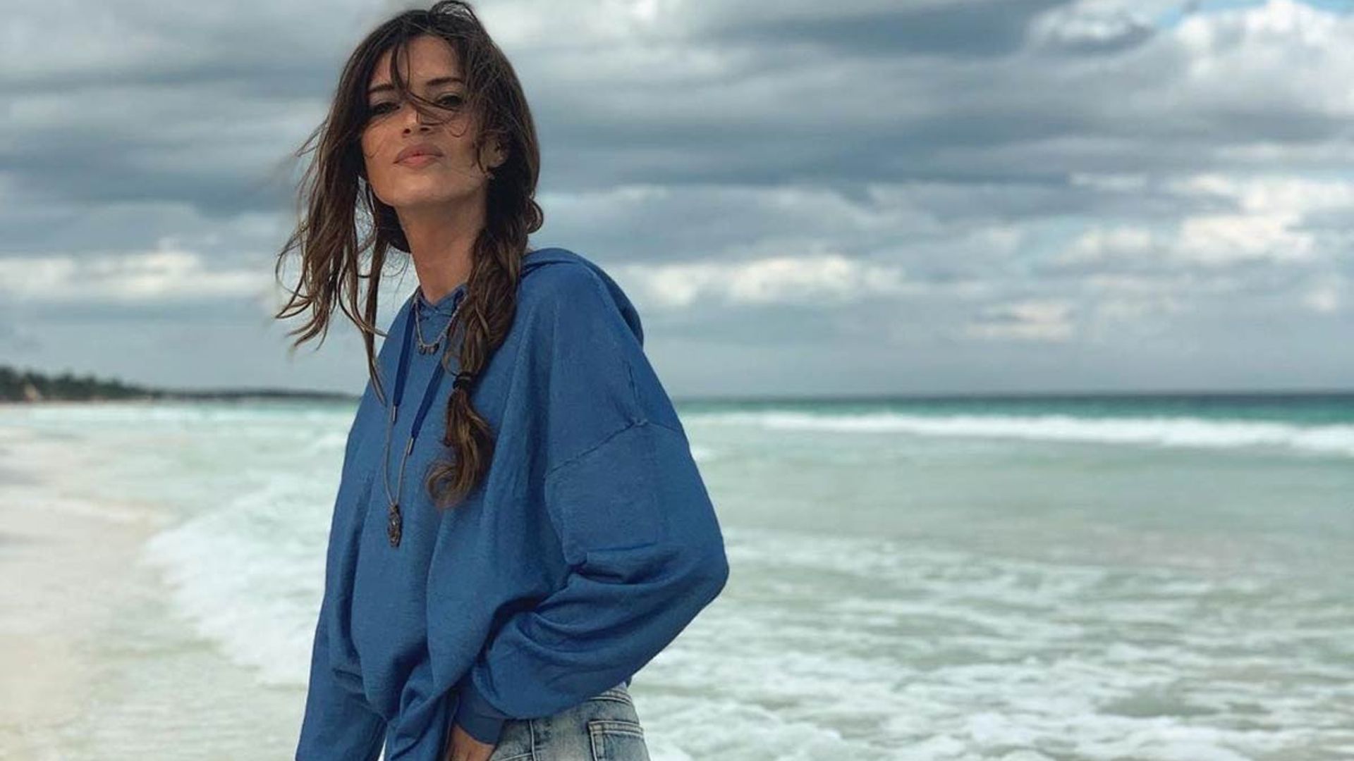 Un jersey lavanda para reinventar los vaqueros: el look que vamos a copiar a Sara Carbonero