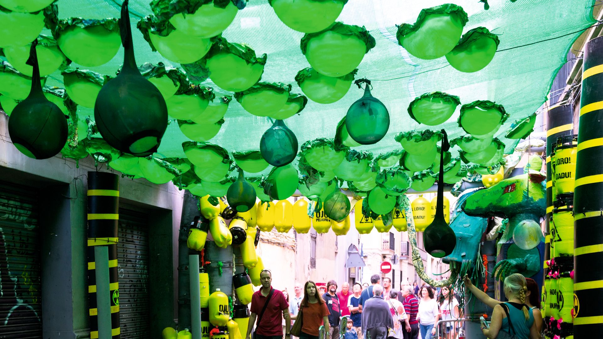 Calles decoradas por las fiestas de Gràcia en Barcelona