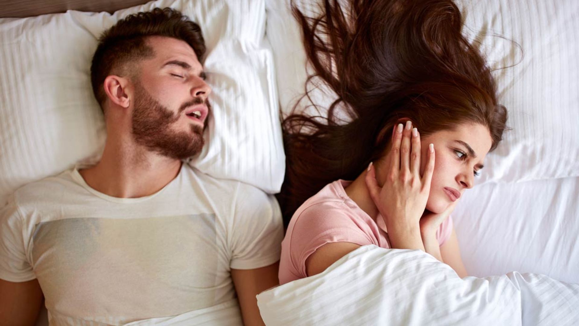 ¿Roncas tú o tu pareja? Esto es lo que funciona y lo que no