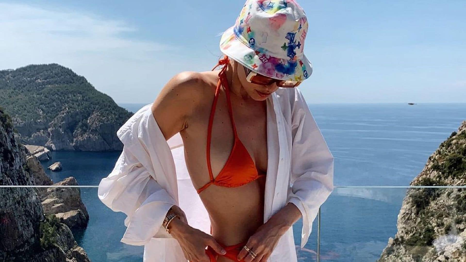 Del bikini con anillas al bañador 'halter': encuentra el look de baño perfecto según tu cuerpo