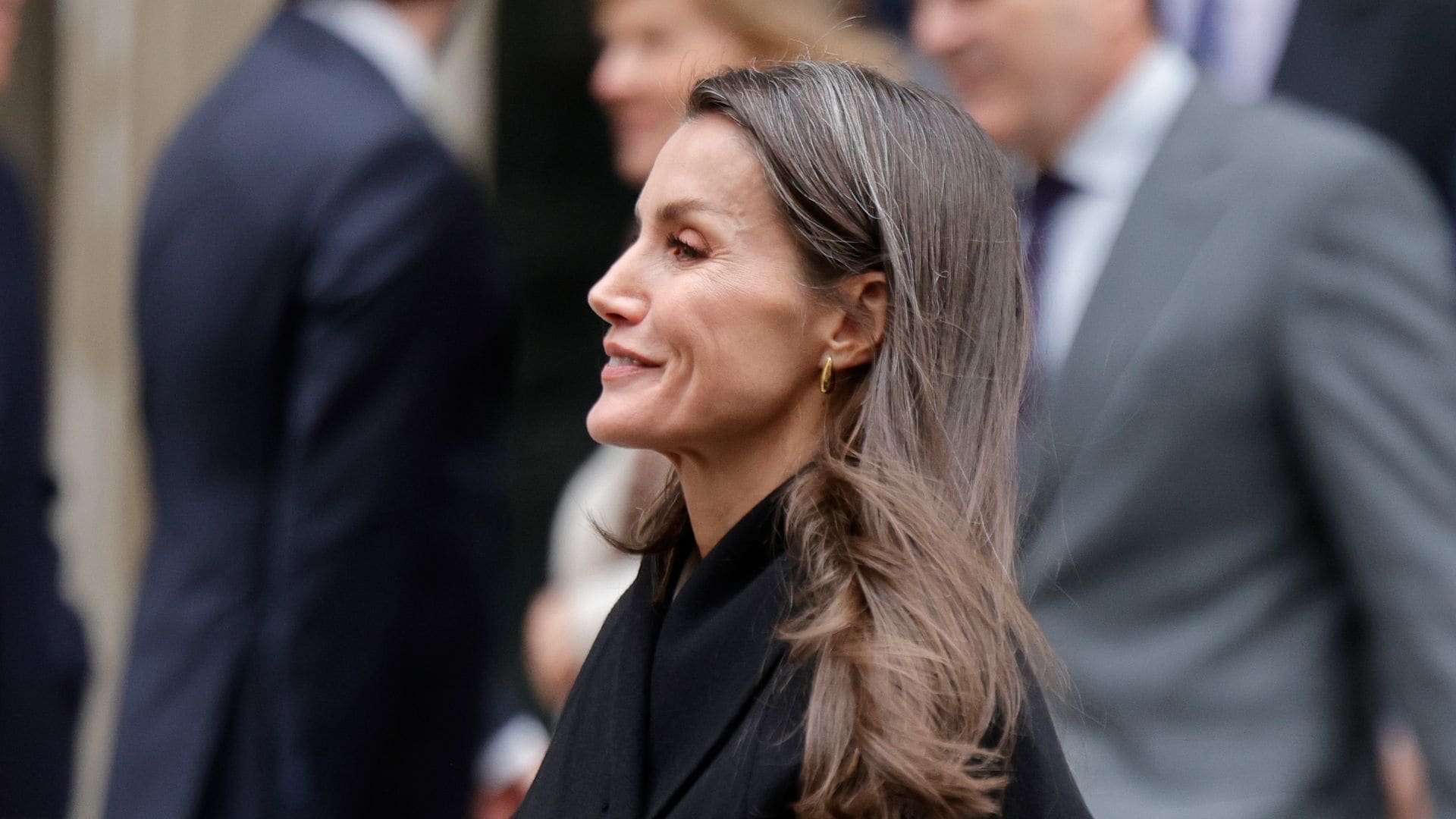 Por qué las canas de la reina Letizia se ven tan bonitas: los cuidados que marcan la diferencia según los expertos