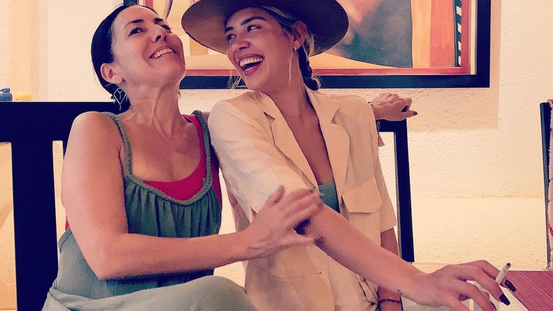 Michelle Salas recibe la visita de su mamá, Stephanie Salas, en su hogar de Miami