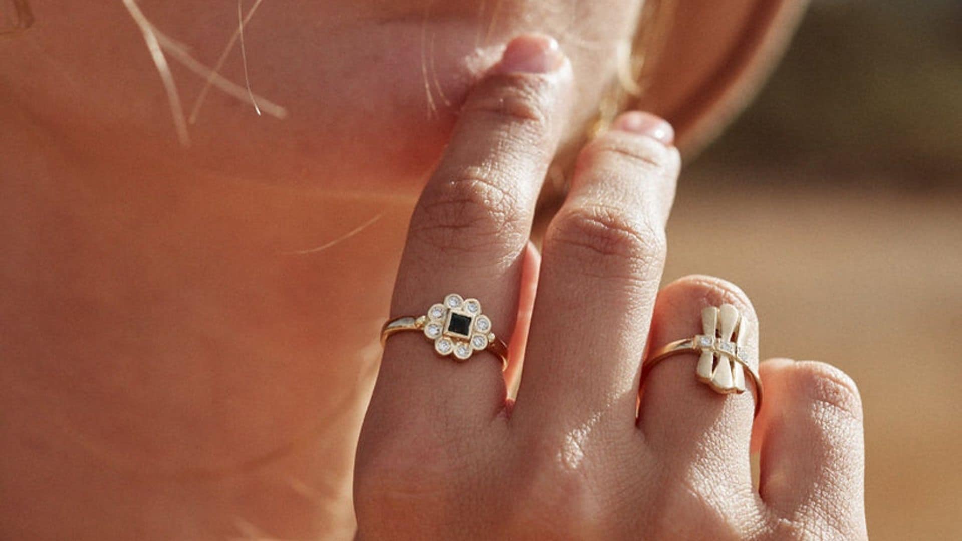 22 accesorios de tendencia que completarán tu look de invitada ideal