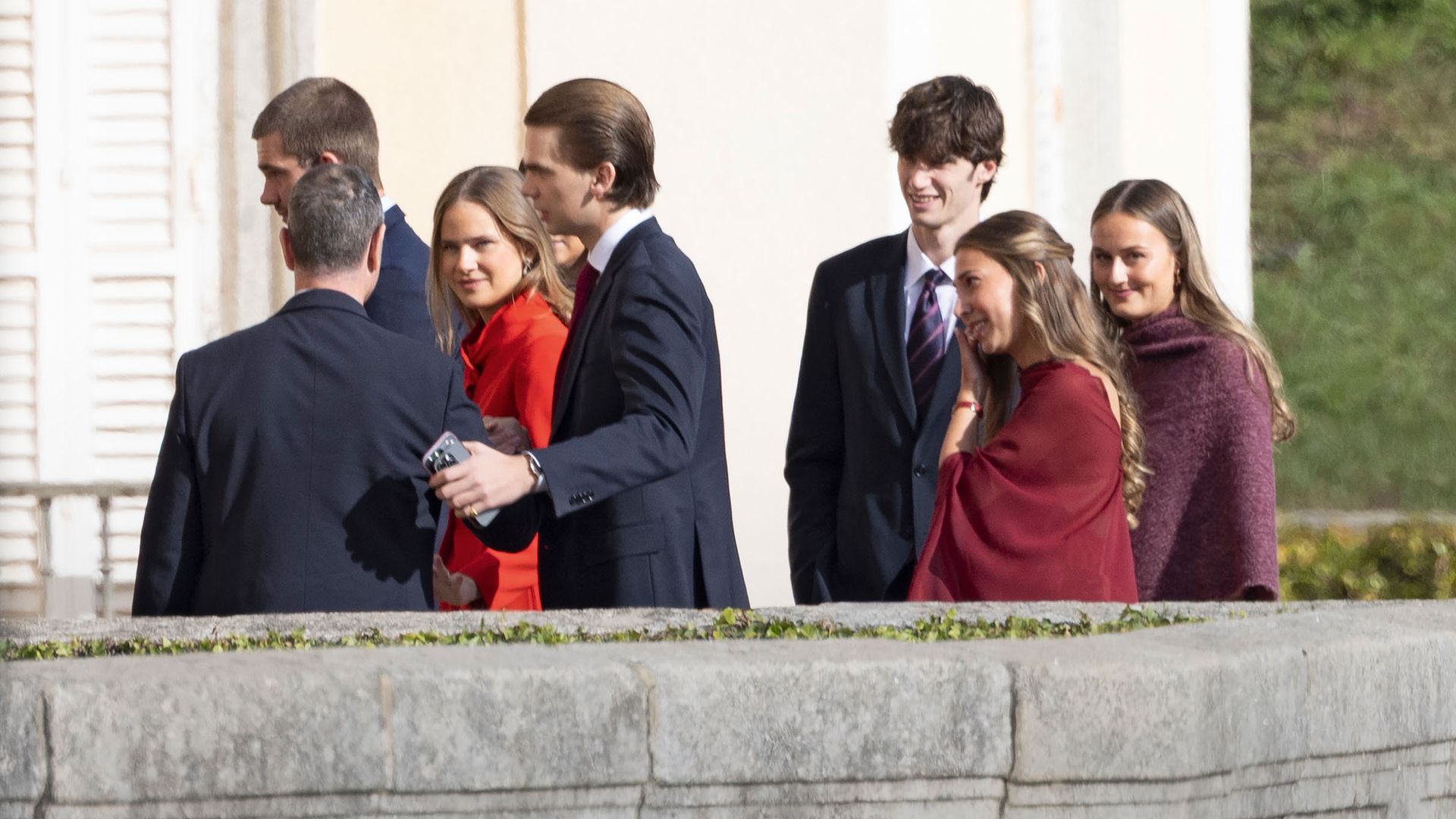 ¿Coincidencia o estrategia? El 'match' idéntico de estilo de las novias Urdangarin, Johanna Zott y Olympia Beracasa