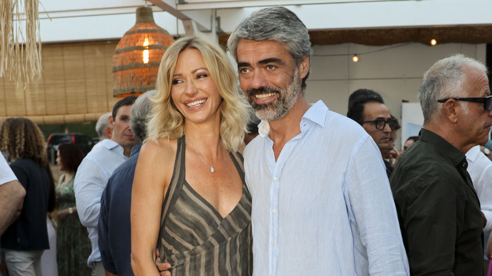 Susanna Griso y Luis Enríquez estrenan su luna de miel por todo lo alto: concierto y baile al ritmo de Taburete