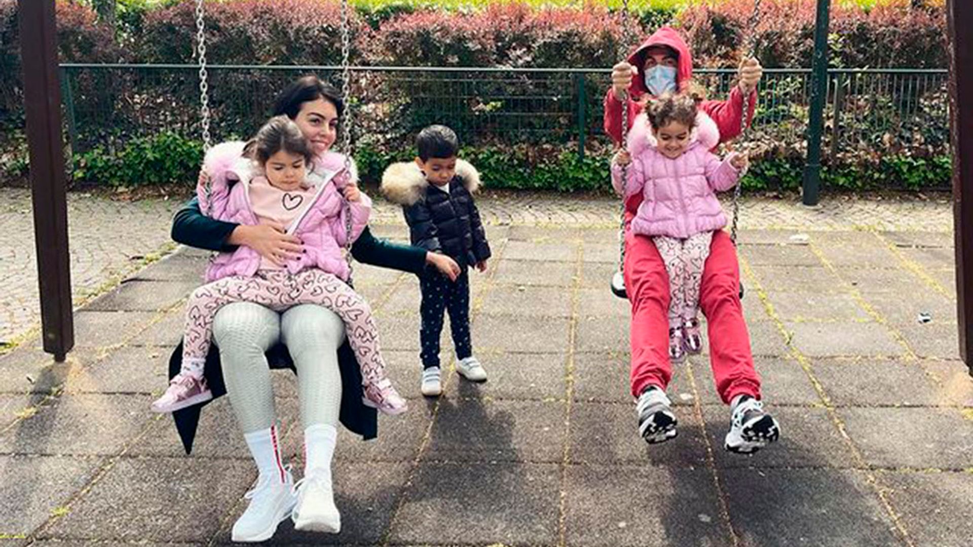 ¿Quién dijo frío? El divertido plan familiar con el que Georgina y sus niños desafían las bajas temperaturas