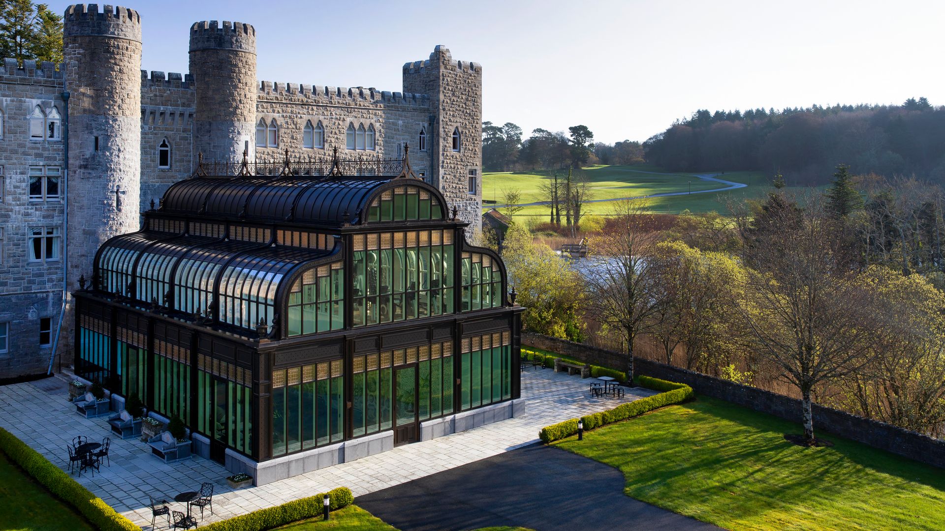 Ashford Castle, en Irlanda, un antiguo castillo medieval convertido en hotel de lujo