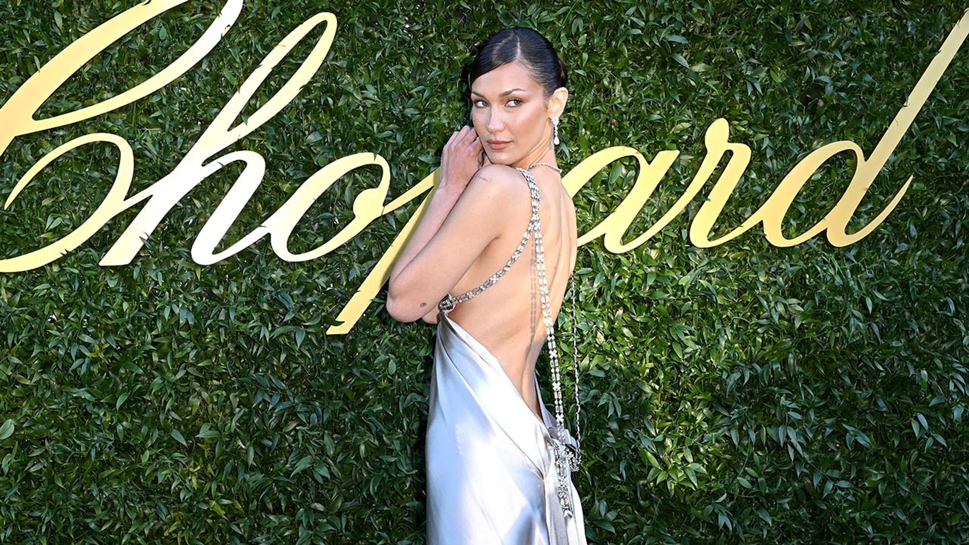 Bella Hadid se convierte en la reina de Cannes gracias a estos tres exclusivos lookazos 'vintage'