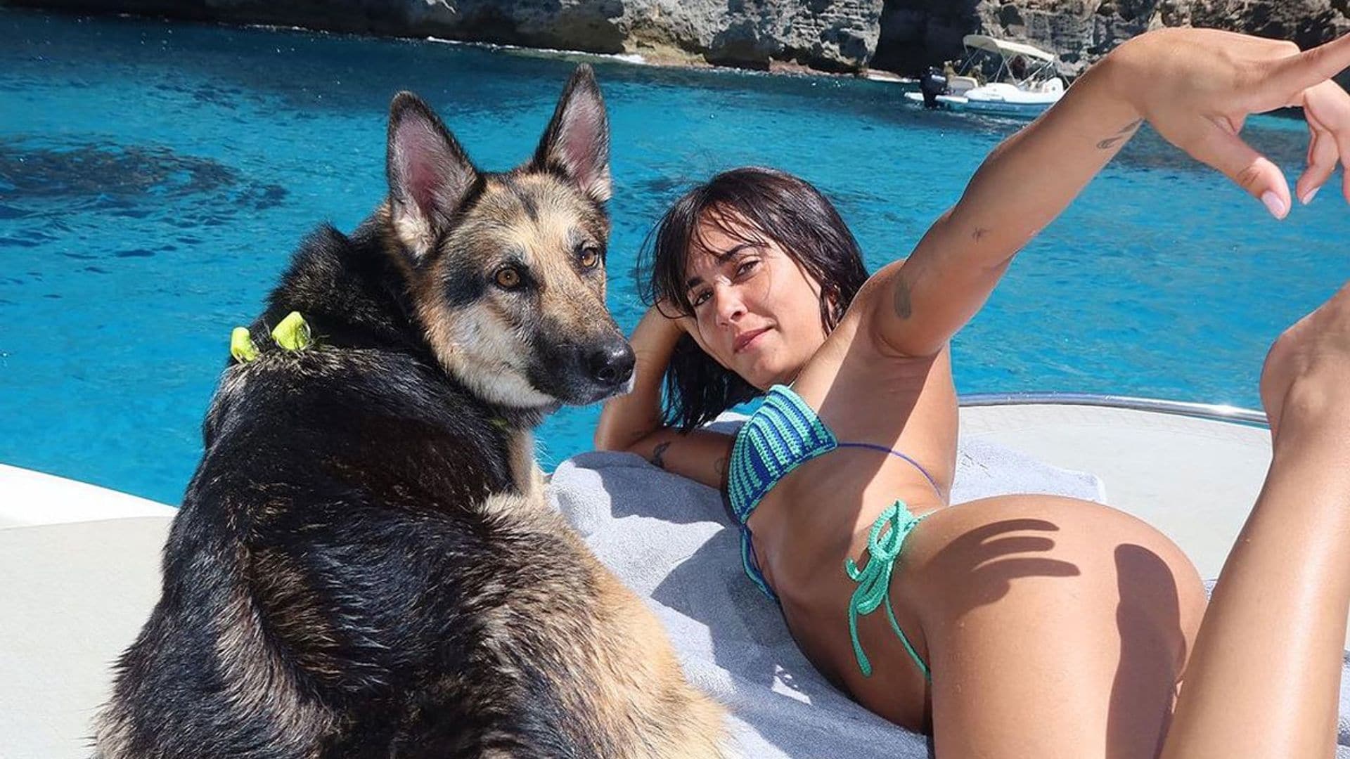 De Aitana a Andrés Velencoso: los entrañables posados de las 'celebs' con sus mascotas