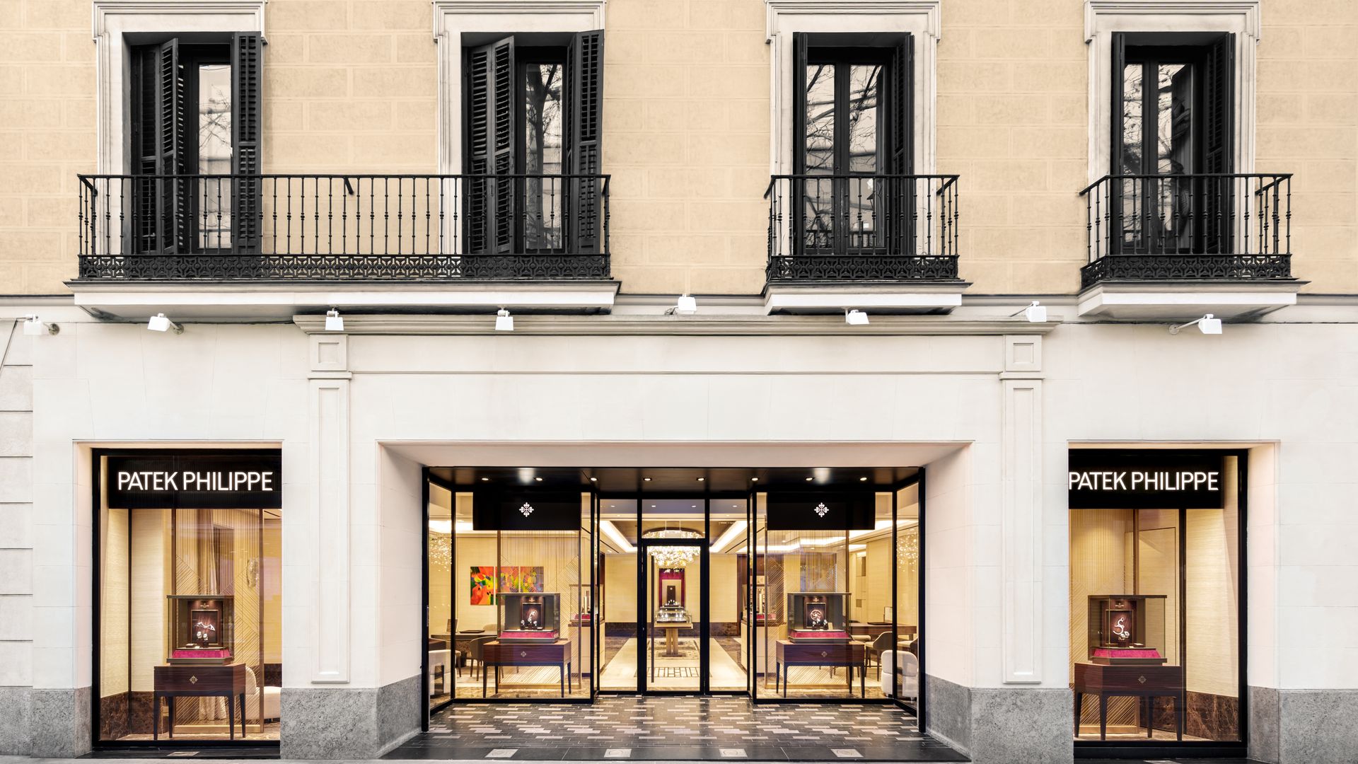 El lujo marca las horas: Madrid abre las puertas de una nueva tienda de relojes sin precedentes