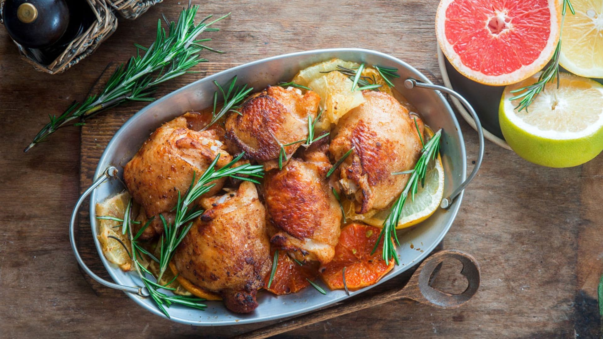 Contramuslos de pollo asados con pomelo al romero
