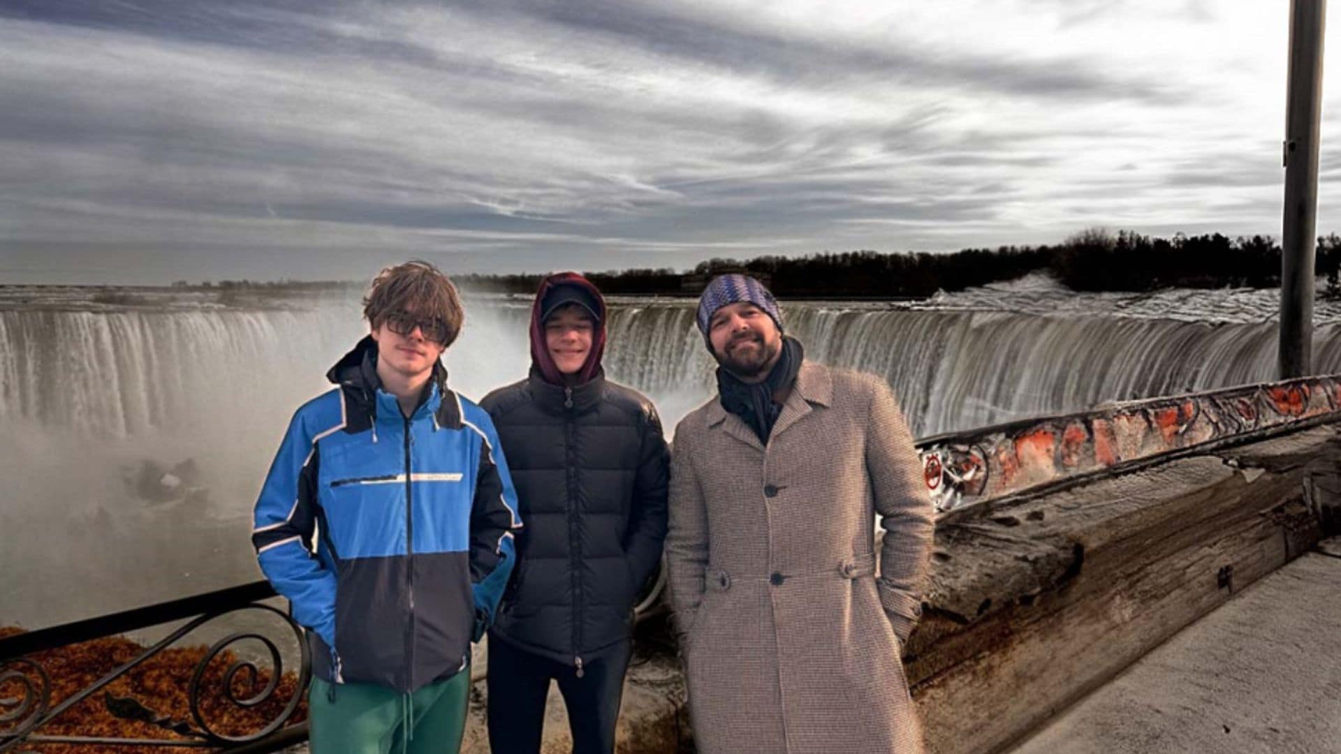 Las espectaculares imágenes de Ricky Martin juntos a sus 2 hijos de 15 años visitando las cataratas del Niágara