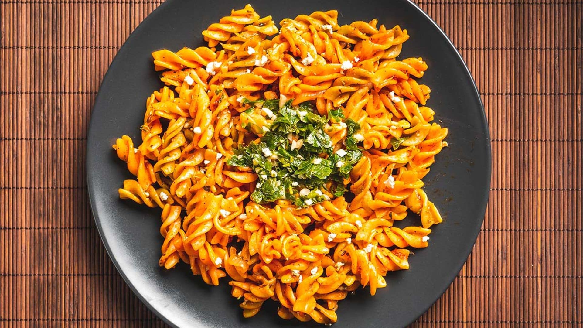 Tornillos con tomate, ricotta y 'gremolata'