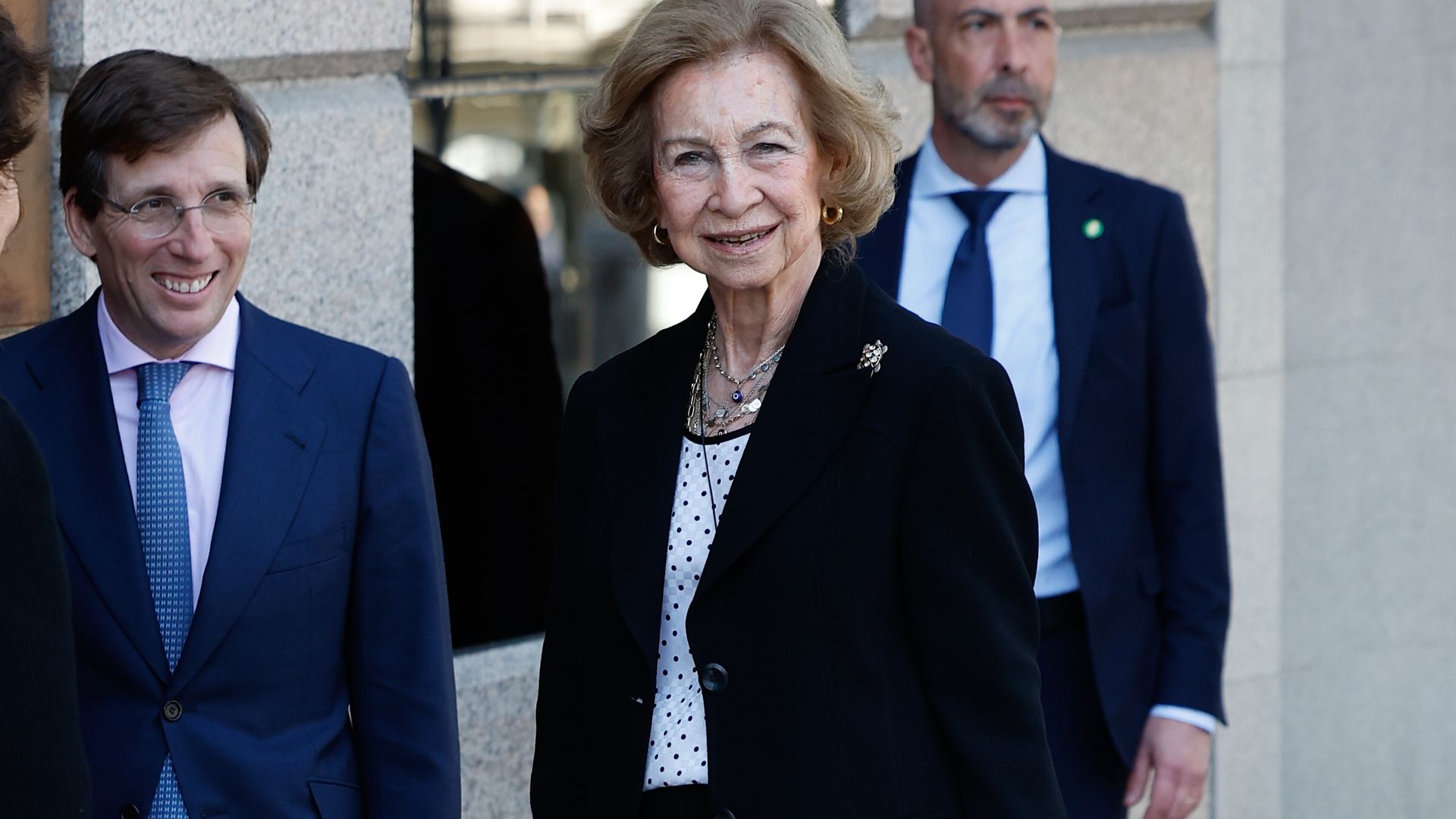 Doña Sofía, con el broche en forma de tortuga que prácticamente no se ha quitado desde que murió su hermana, la princesa Irene 