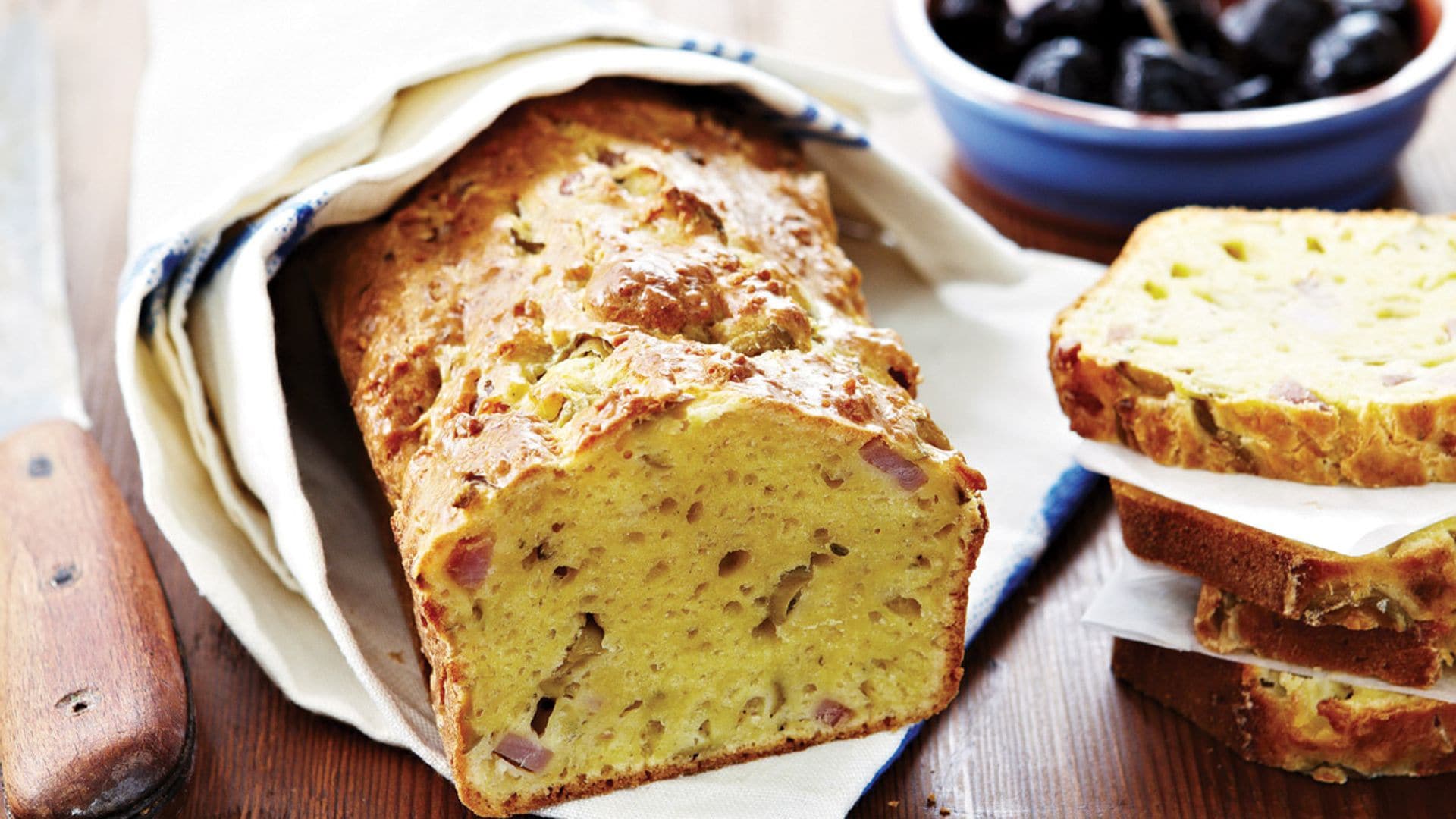 Bizcocho de aceitunas y queso Gruyère