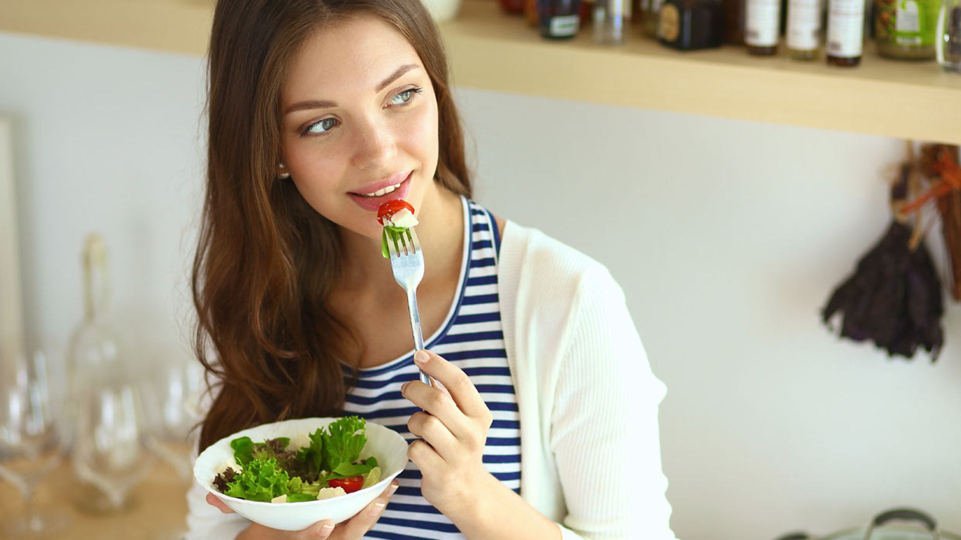 Cuenta atrás para el verano: ¿qué debe cambiar en nuestra dieta para perder peso?