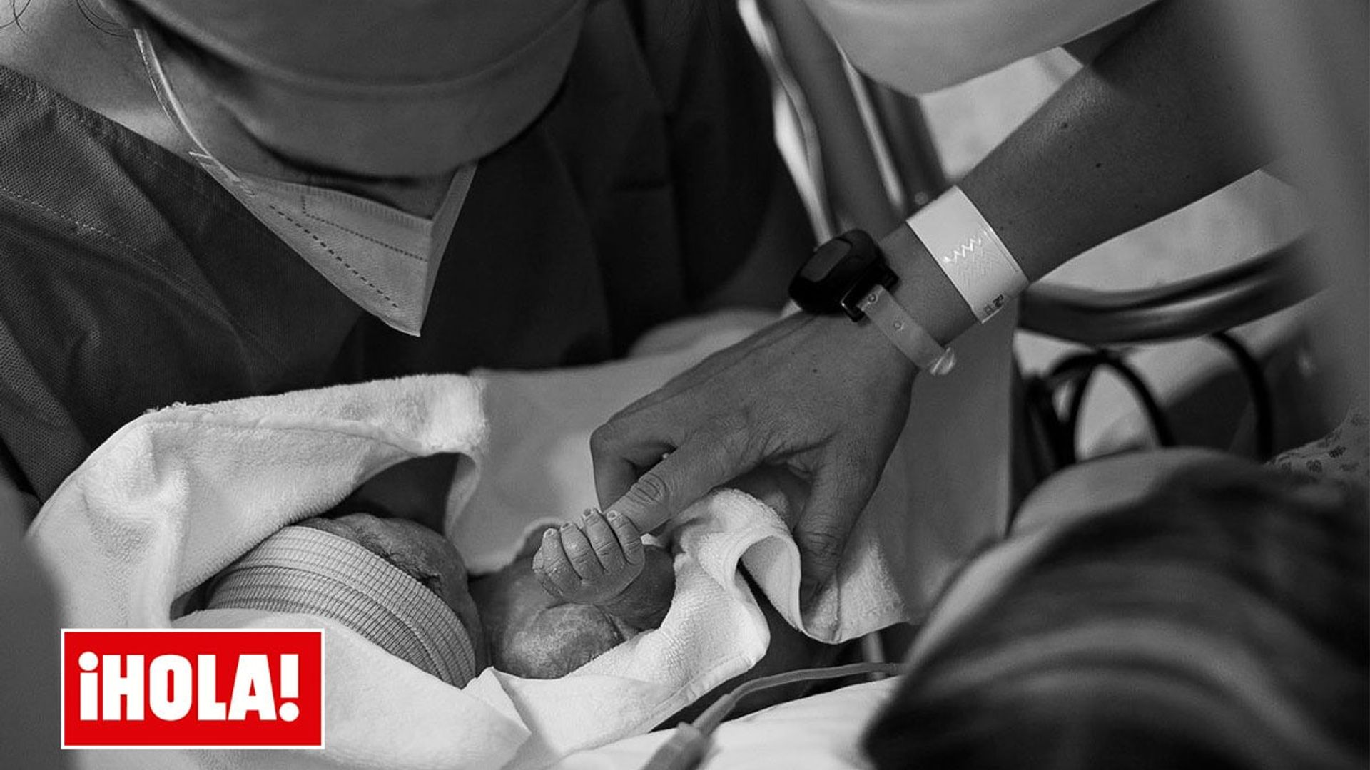 PRIMICIA: Alexia Hernández y Álex Fernández le dan la bienvenida a su hija Mía