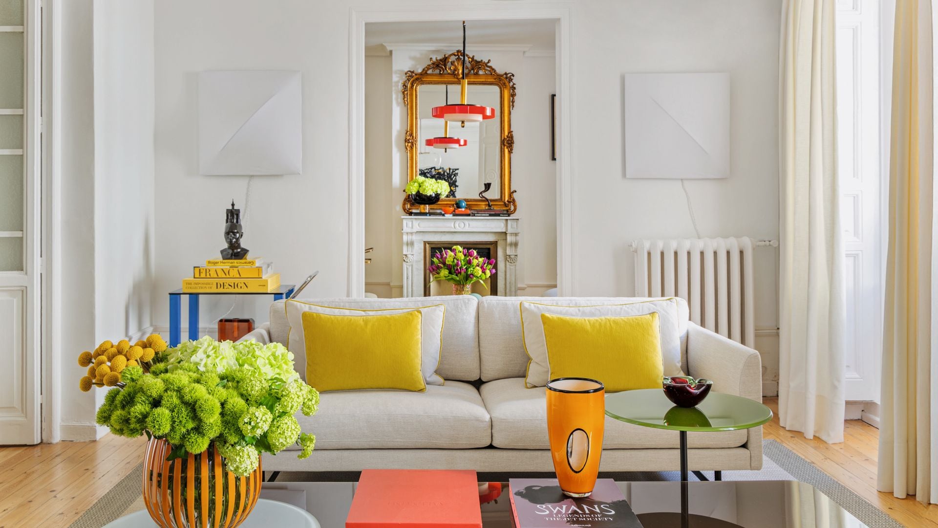 SILVIA TCHERASSI NOS RECIBE JUNTO A SU HIJA SOFÍA EN SU NUEVA CASA DE MADRID, ELEGANTE, COLORIDA Y MUY CHIC