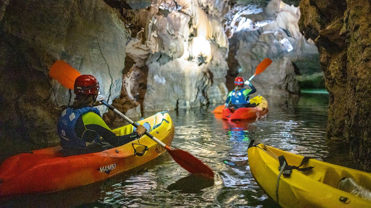 El río subterráneo más largo de Europa está en Castellón y puedes hacer kayak en él