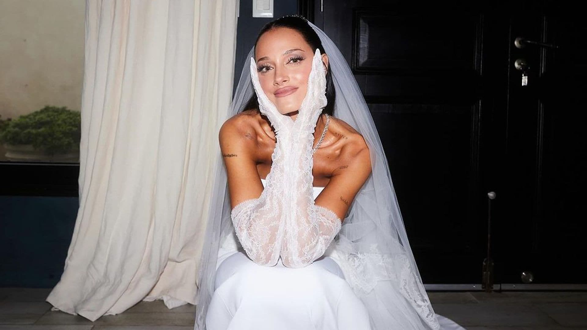 Oriana Sabatini, una novia espectacular con dos vestidos, guantes de encaje y el velo de su madre