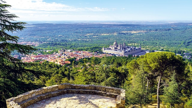 Vistas desde un mirador al monasterio de El Escorial