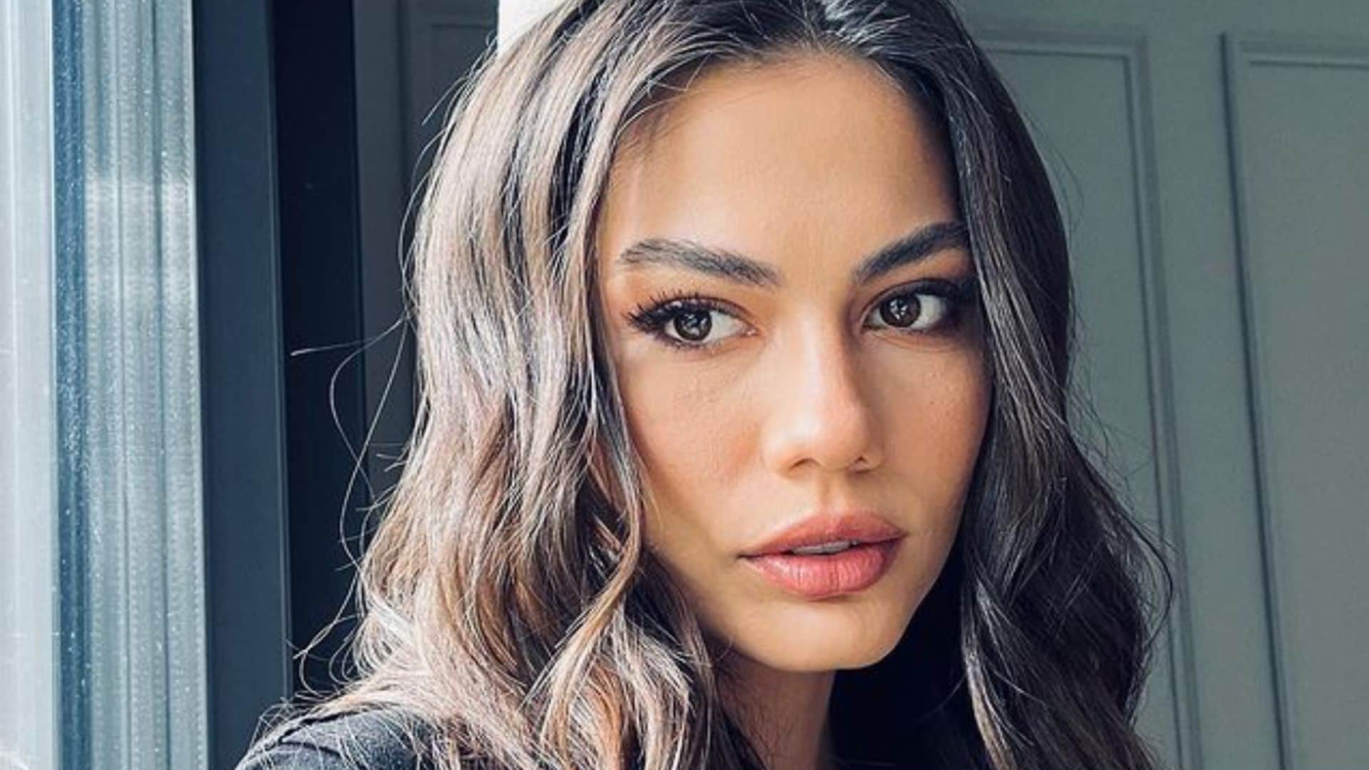 La actriz Demet Özdemir sale al paso de los rumores tras su divorcio: 'No son ciertas las acusaciones de infidelidad'