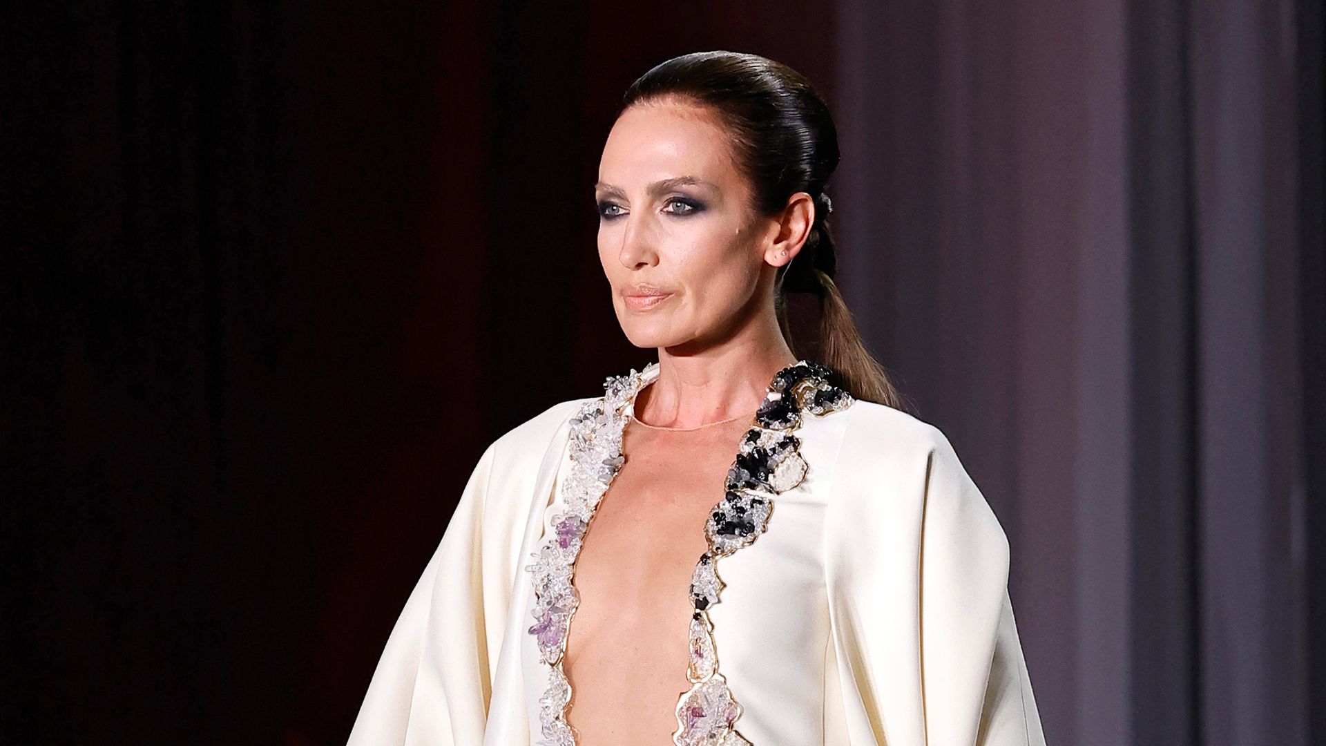 Nieves Álvarez en el desfile de Stéphane Rolland en la Alta Costura de París, 2026.