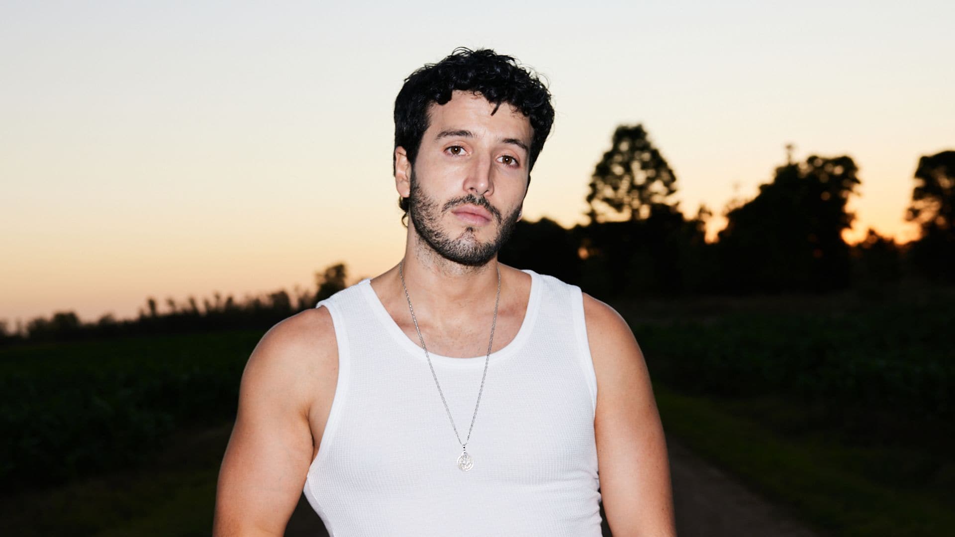 Viernes de Música Nueva: Sebastián Yatra estrena 'La Pelirroja', y Gloria Estefan lanza 'Raíces'