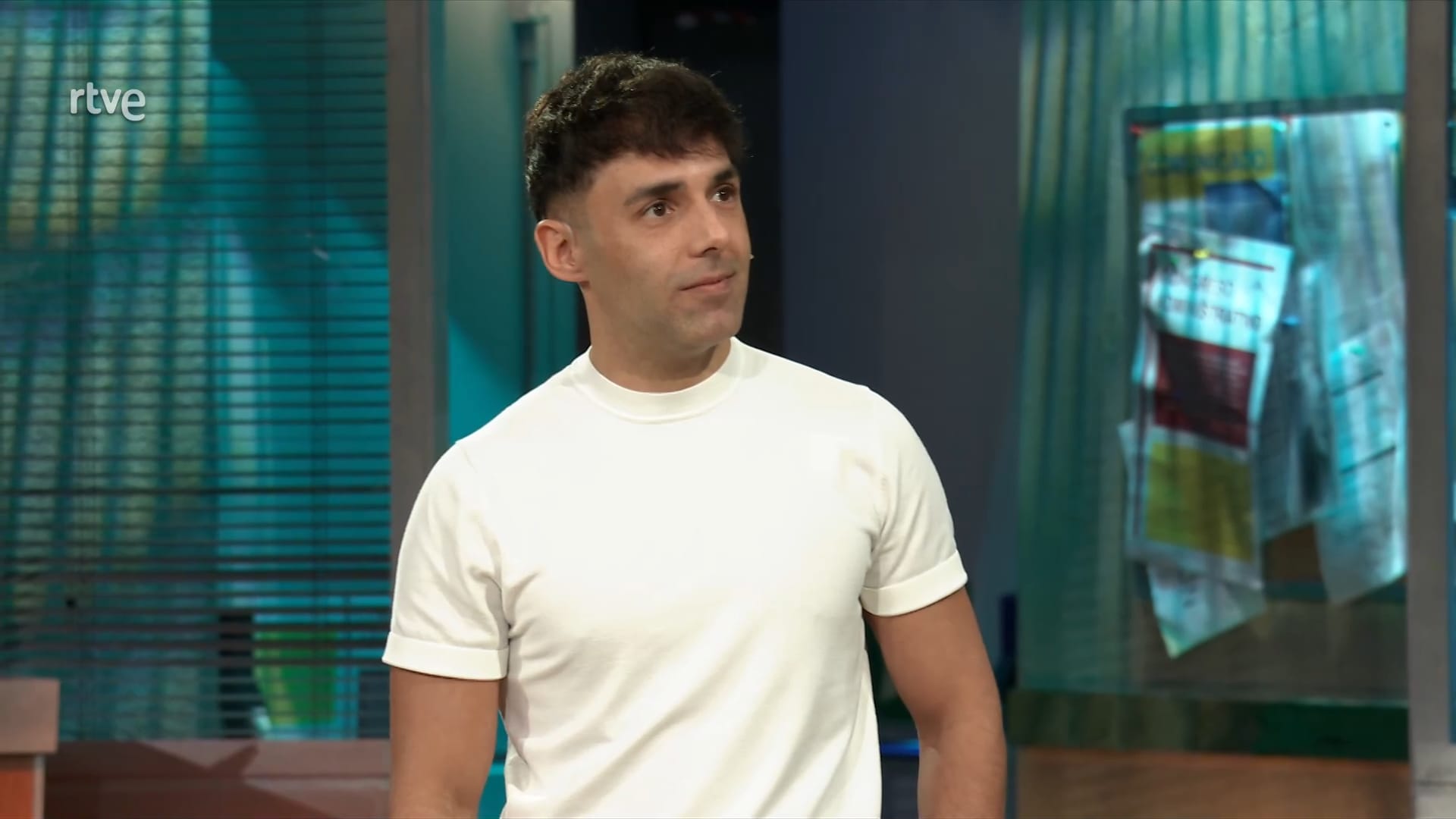 Plano medio de El Mago Pop en La Revuelta