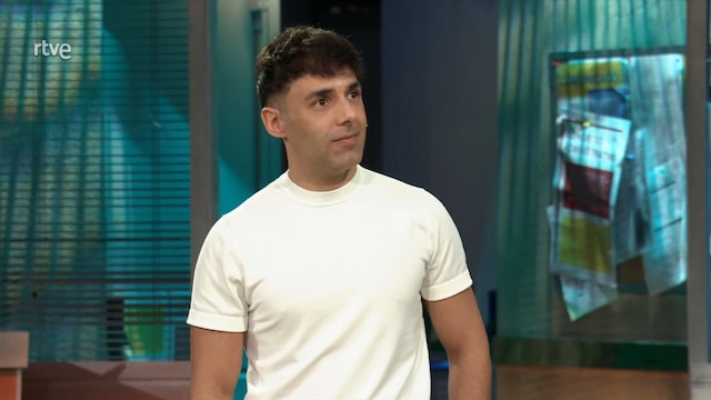 Plano medio de El Mago Pop en La Revuelta