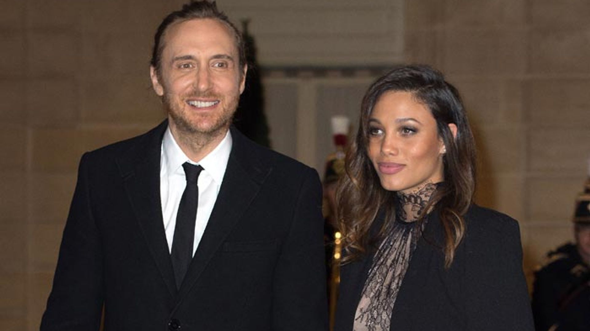 El DJ David Guetta aparece en público con su novia tras un año de relación, ¿quién es ella?