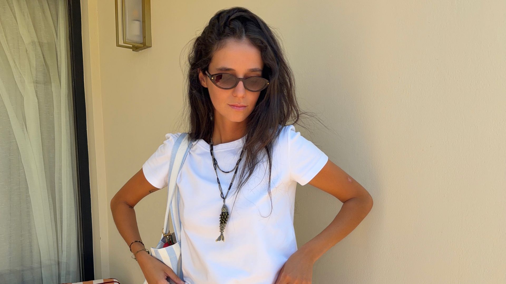 Pantalón semitransparente, bikinis joya y vestido con escote en la espalda: Victoria Federica marca estilazo en Ibiza