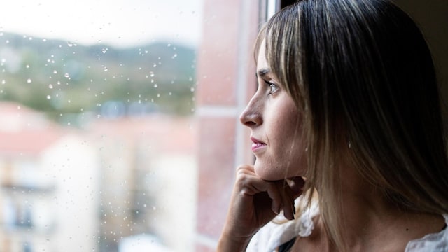 mujer pensativa