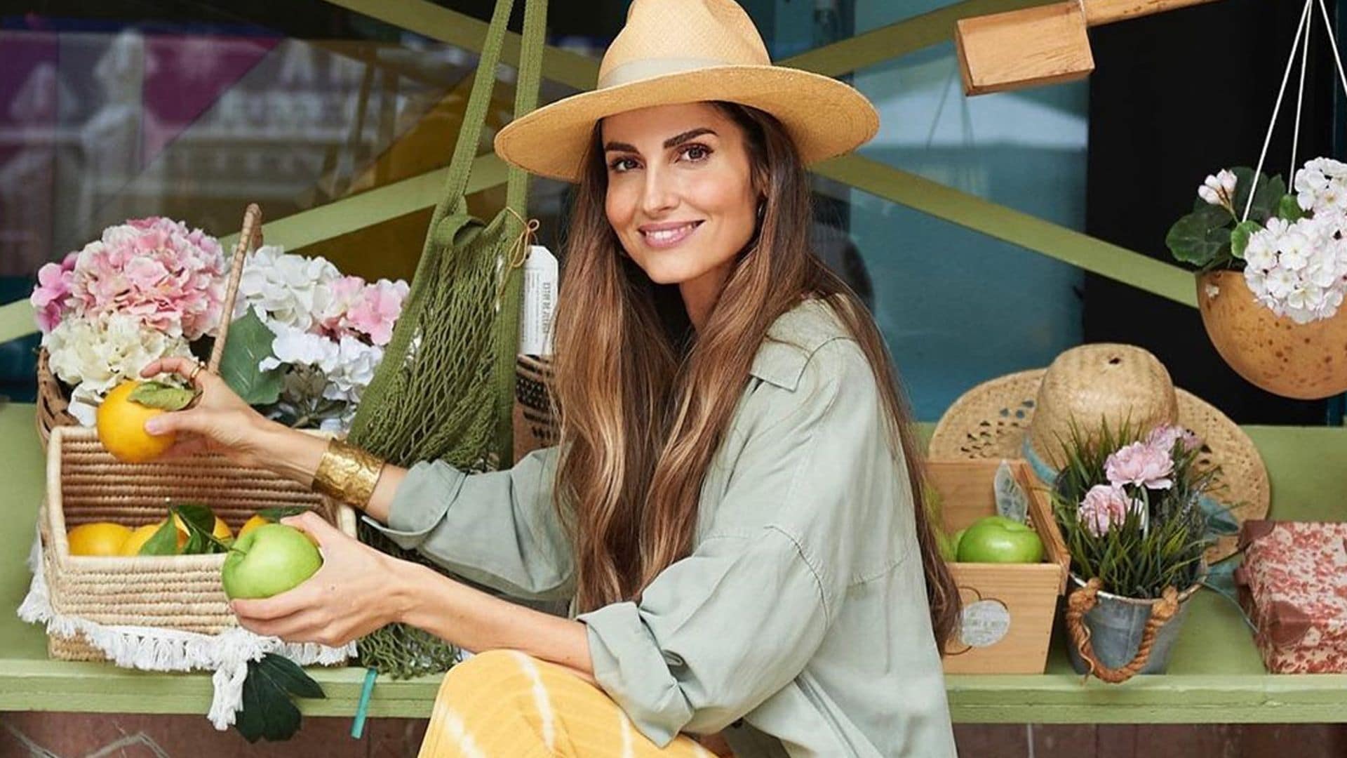 Ariadne Artiles vuelve a Madrid con sus tres hijas: 'Llenarán nuestro hogar de una auténtica locura'