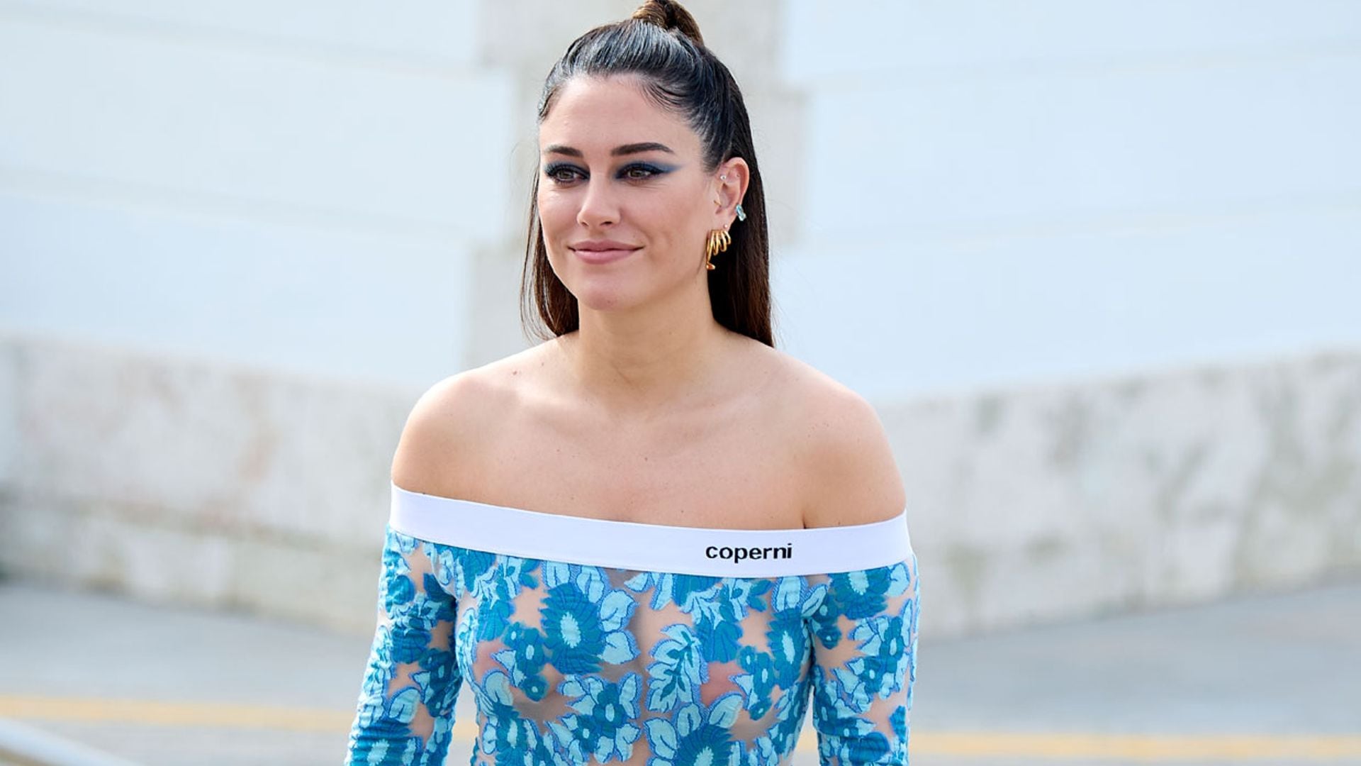 Blanca Suárez revoluciona Málaga con un body transparente y pantalones XL
