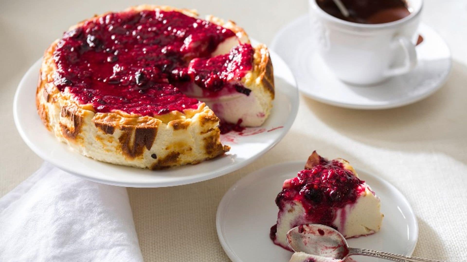 Tarta de queso ligera con 'topping' de frutas