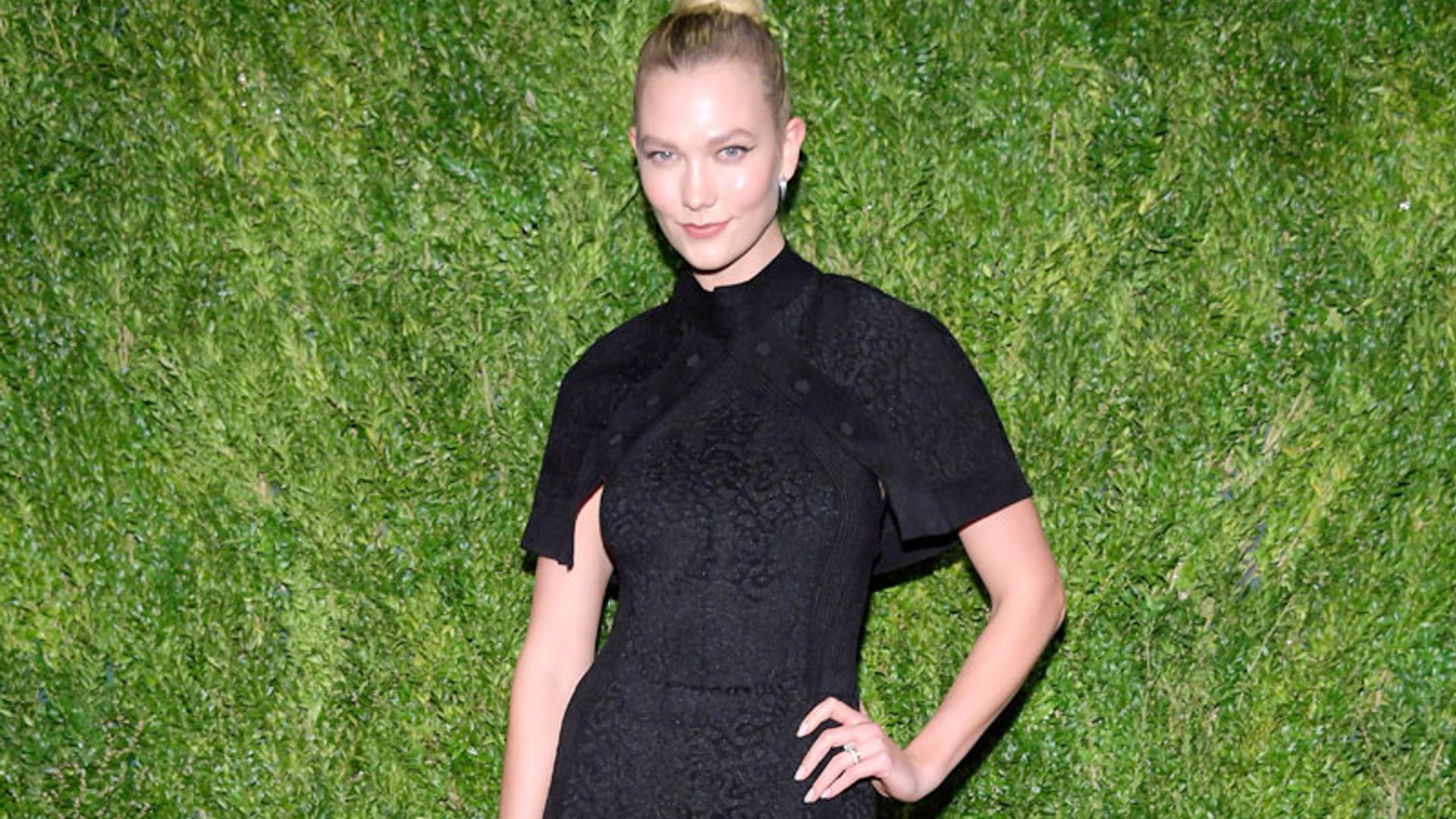 Karlie Kloss, Emily Blunt y Chanel Iman cambian los códigos de la invitada perfecta