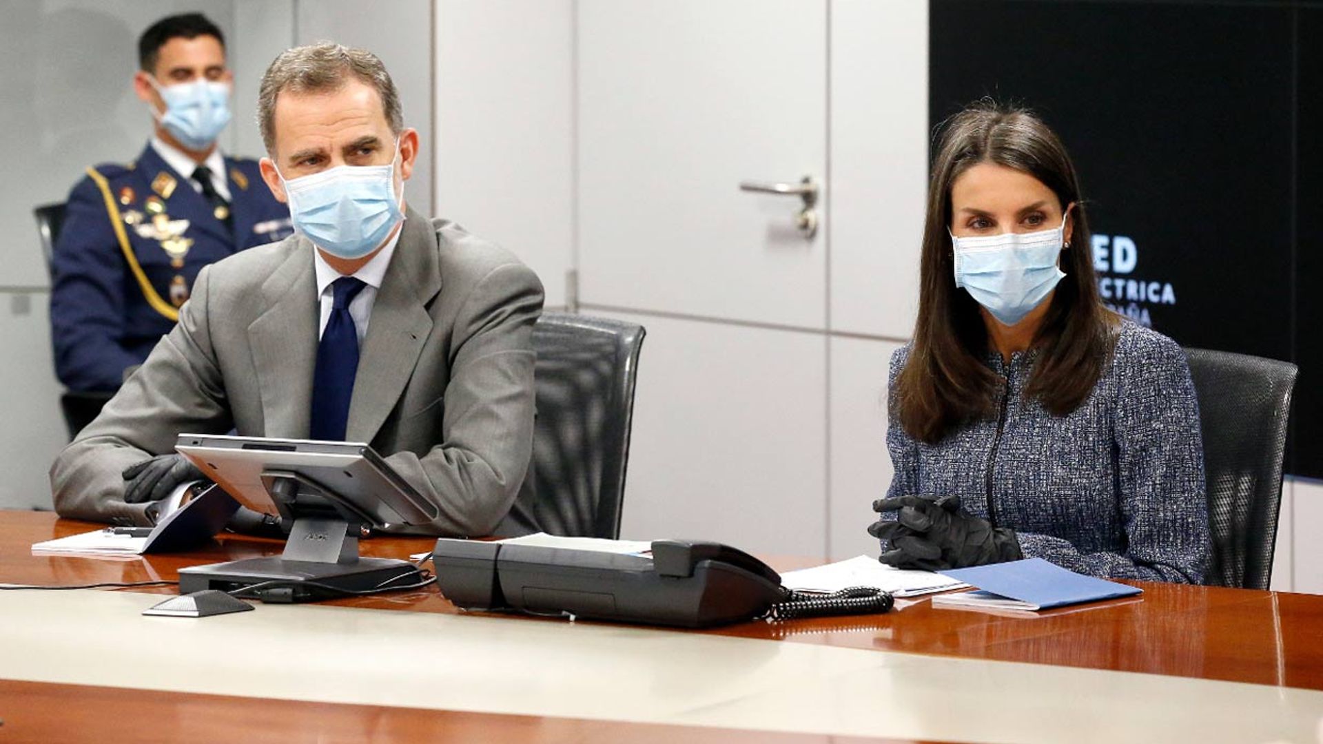Así ha sido la segunda salida de don Felipe y doña Letizia durante la crisis sanitaria