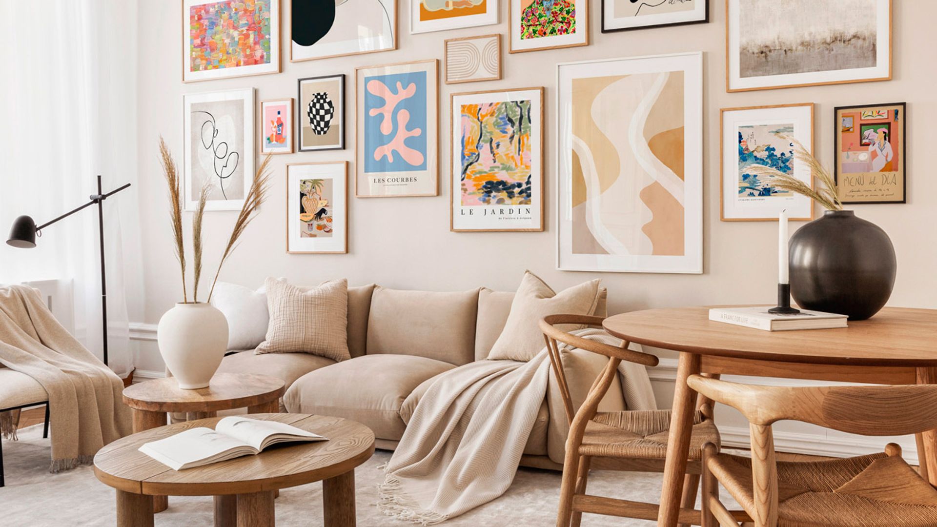 10 ideas para decorar la pared del sofá con cuadros