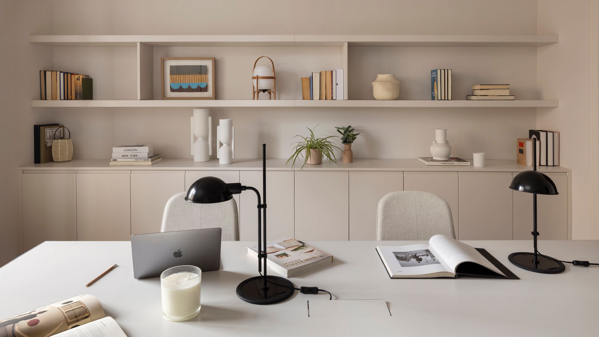 Zona de trabajo para dos con mueble a medida