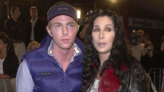 Cher y su hijo Elijah Blue Allman en la premiere de "Blow" en marzo de 2001 en el Mann's Chinese Theatre de Hollywood