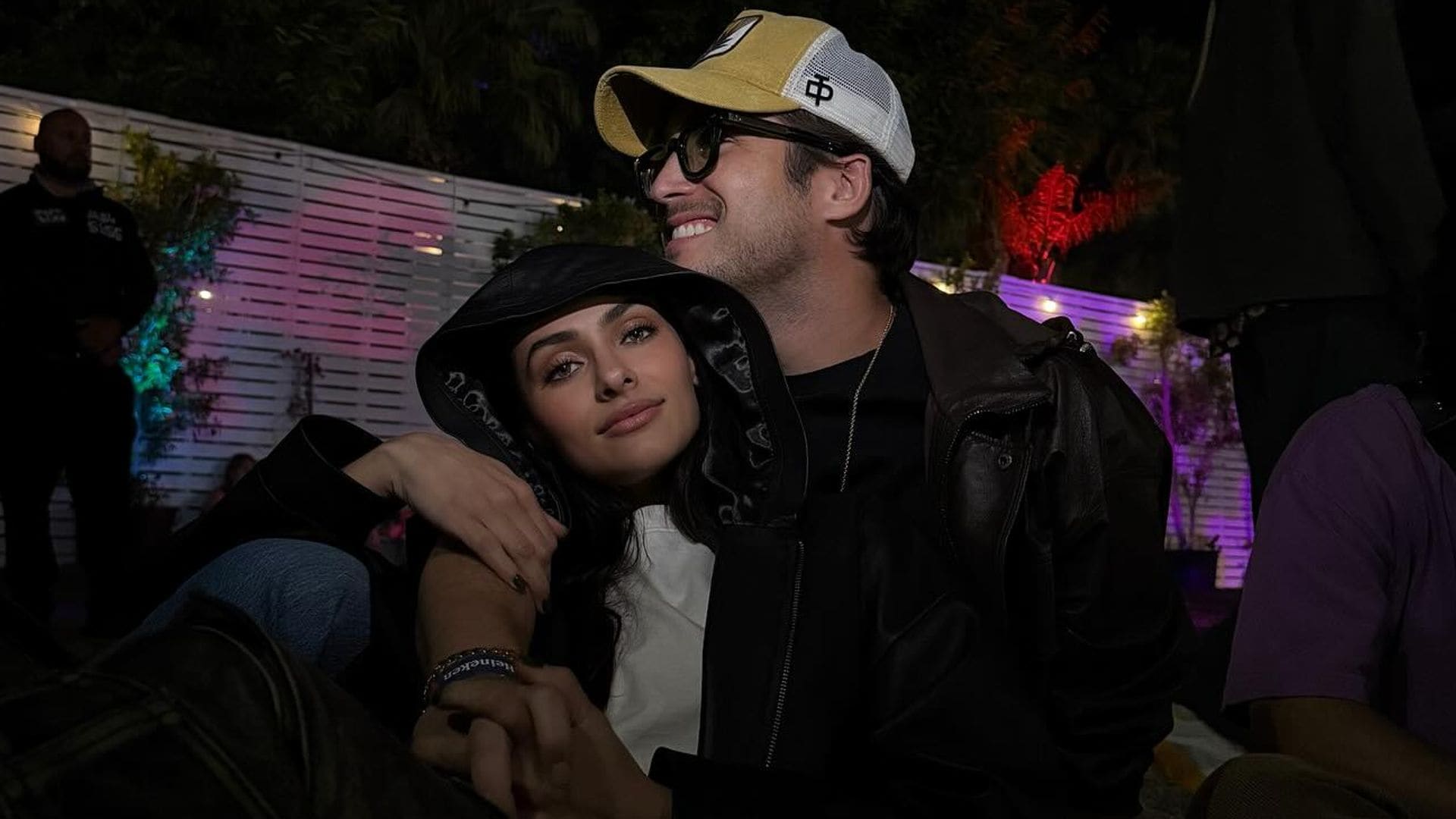 Diego Boneta y Renata Notni gritan su amor en Coachella tras celebrar 4 años de romance