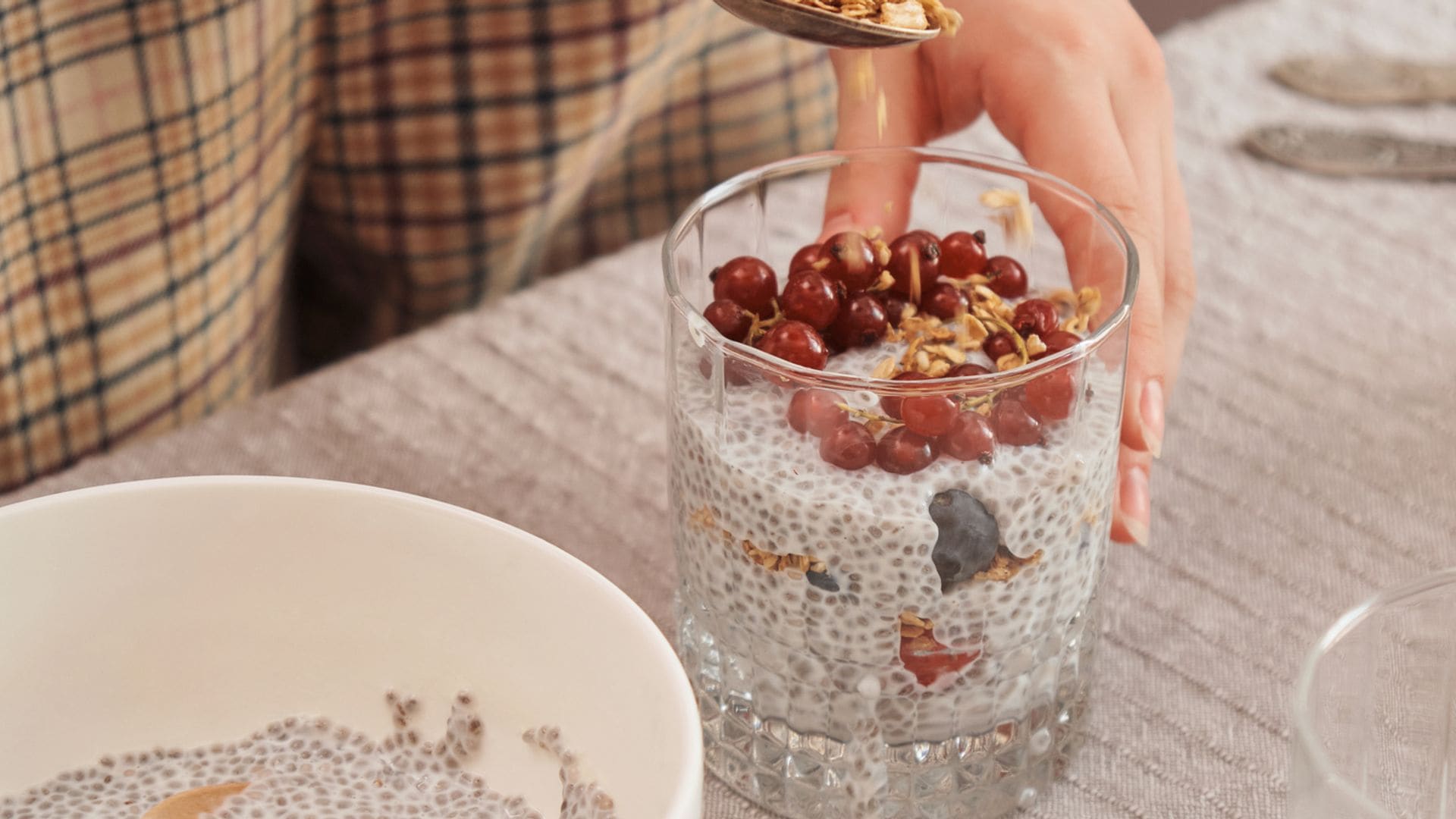 Elena Pareja, nutricionista: "La chía tiene muchos nutrientes y pocas calorías pero cometemos 2 errores al tomarla antes y después del ejercicio"