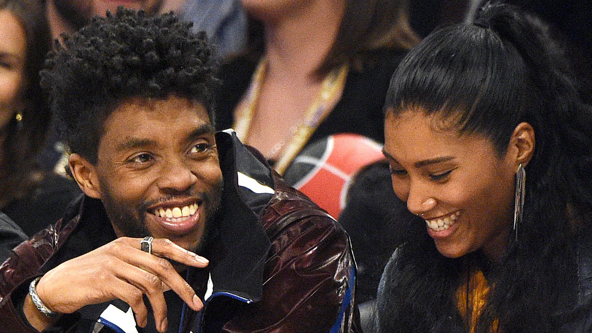 Chadwick Boseman y Taylor Simone Ledward
