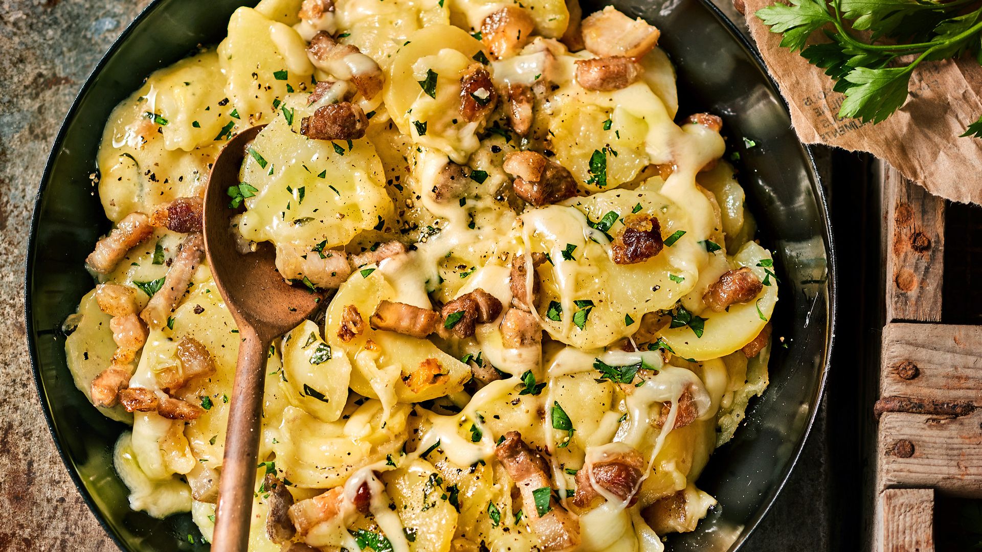 Truffade, plato francés con patatas como ingrediente principal.