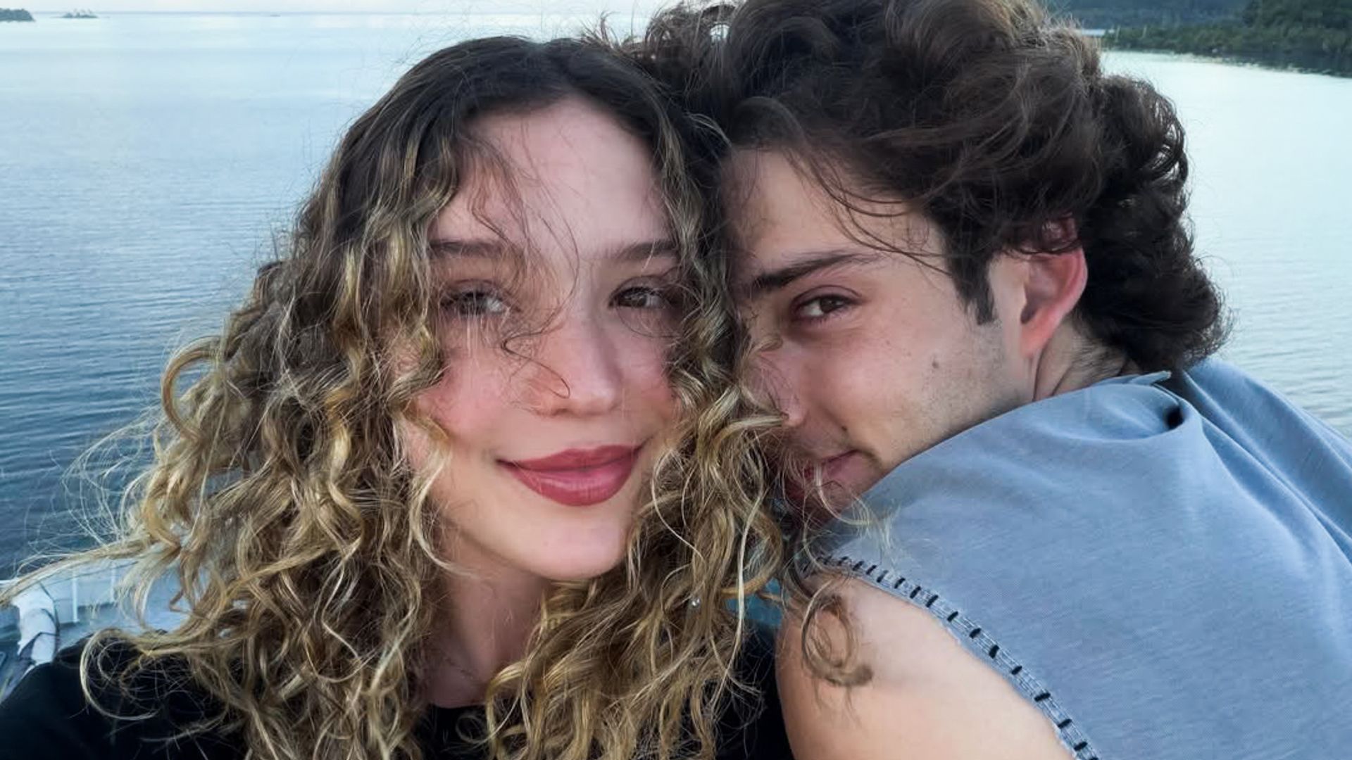 Mía Rubín y su novio Tarik Othon han celebrado su tercer aniversario juntos.