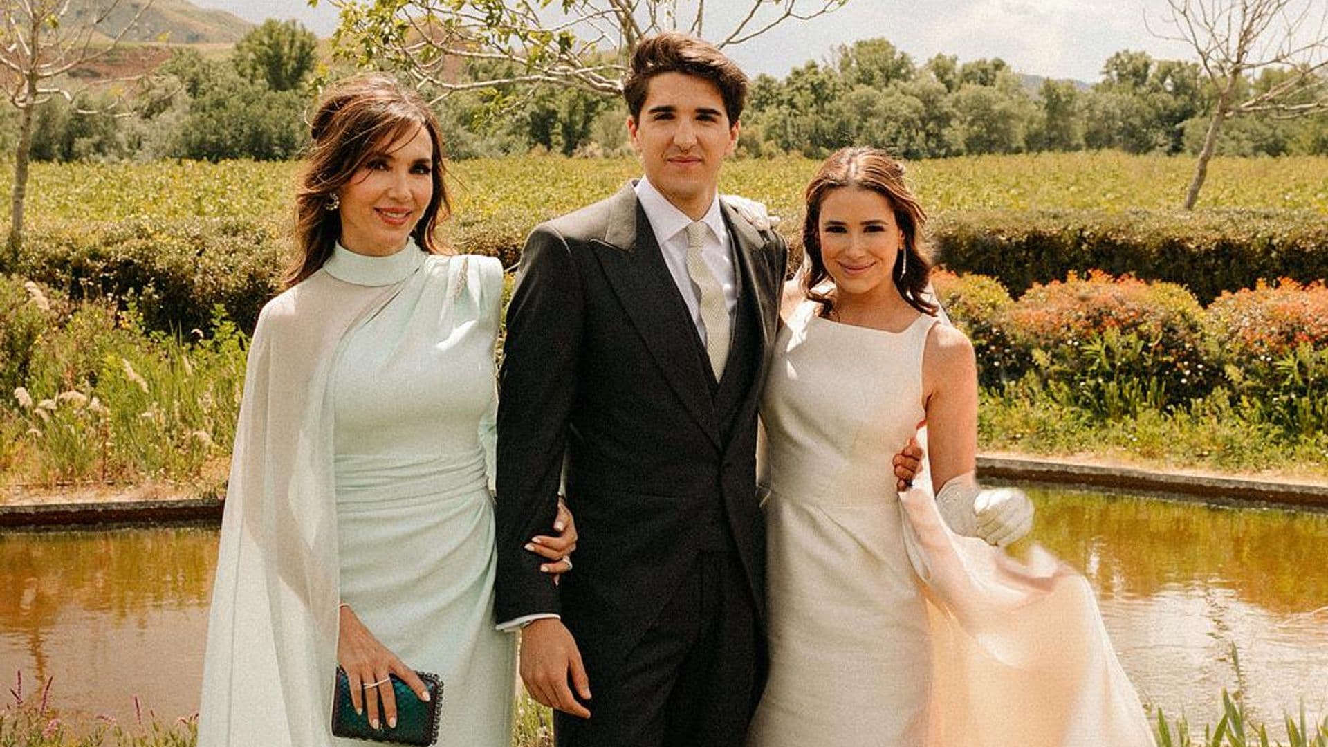 Javier García-Obregón y Eugenia Gil Muñoz, las imágenes exclusivas, los detalles y las anécdotas de su emotiva boda, rodeados de toda su familia