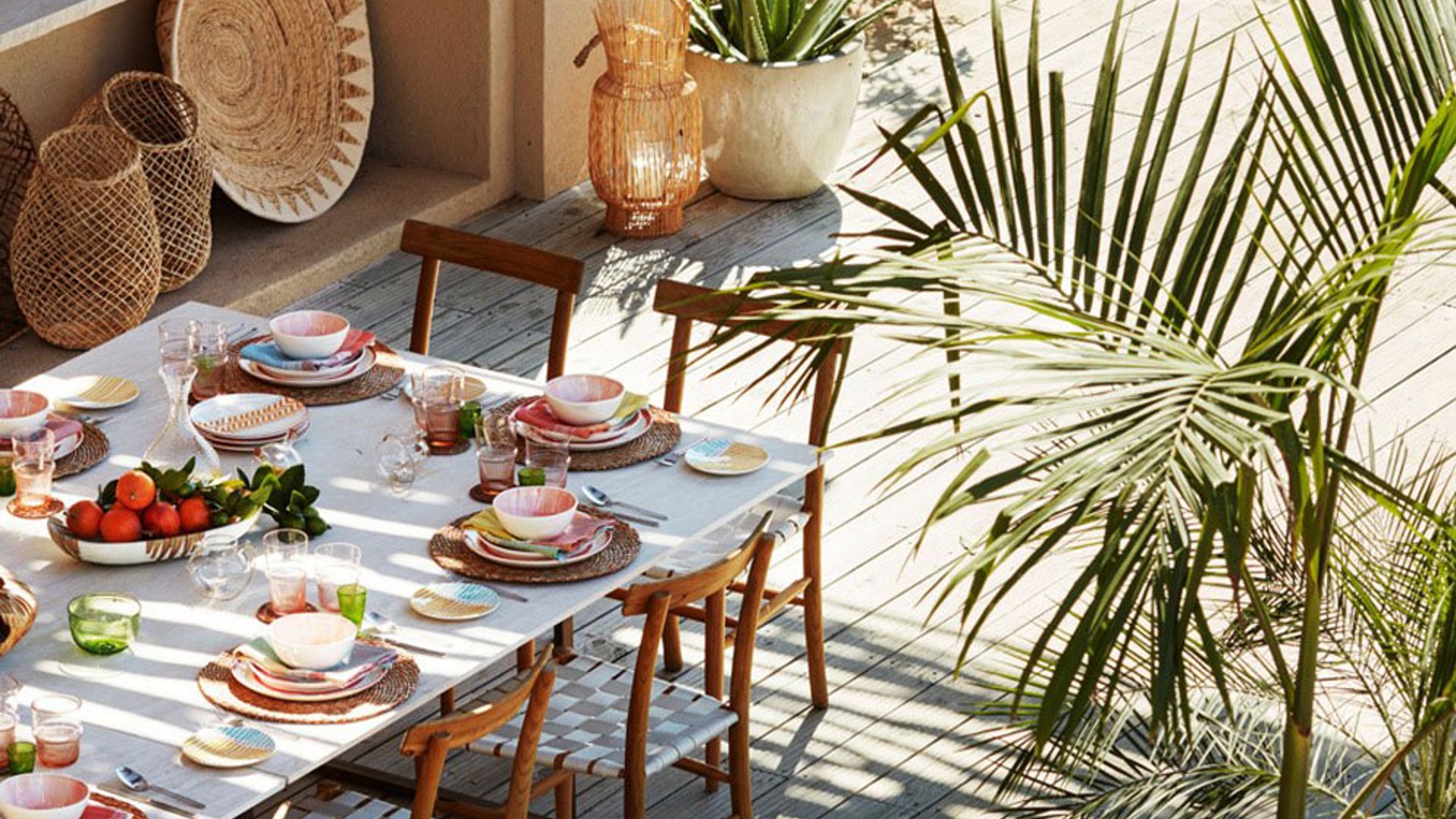 Transforma tu terraza en el mejor restaurante con las piezas de decoración más exquisitas