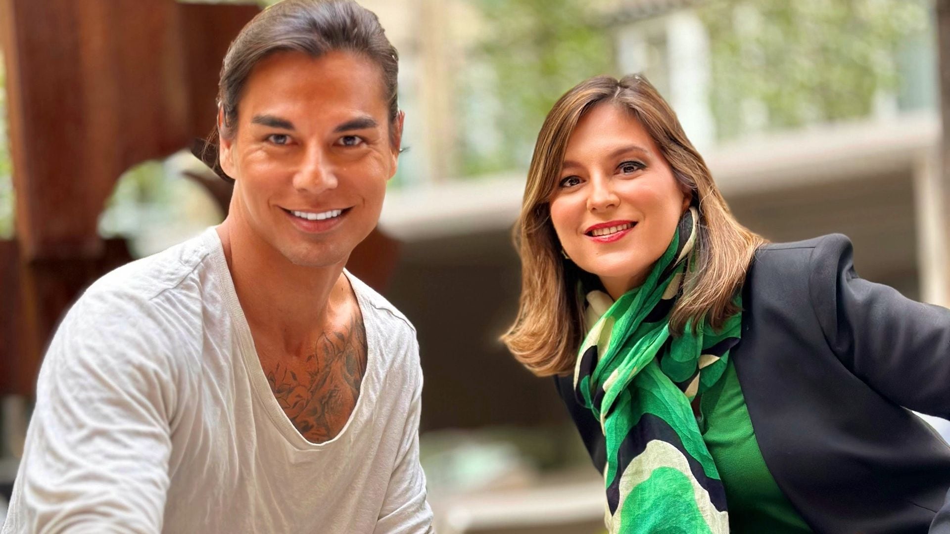 Los dos hermanos de Enrique Iglesias que incursionan juntos en la televisión